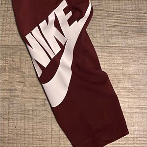 Nike high rise women’s essential leggings size small